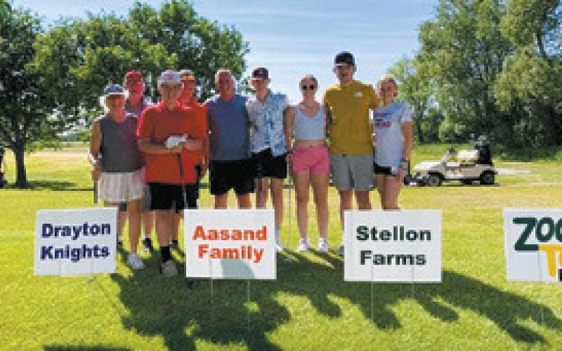 Marlene and Dale Aasand, Lincoln Aasand, Hunter Johnson, Mike Aasand, Thomas Aasand, Kiara Aasand, Rocko Hepokoski, and Reegan Aasand. Photo by Lauri Logsdon.
