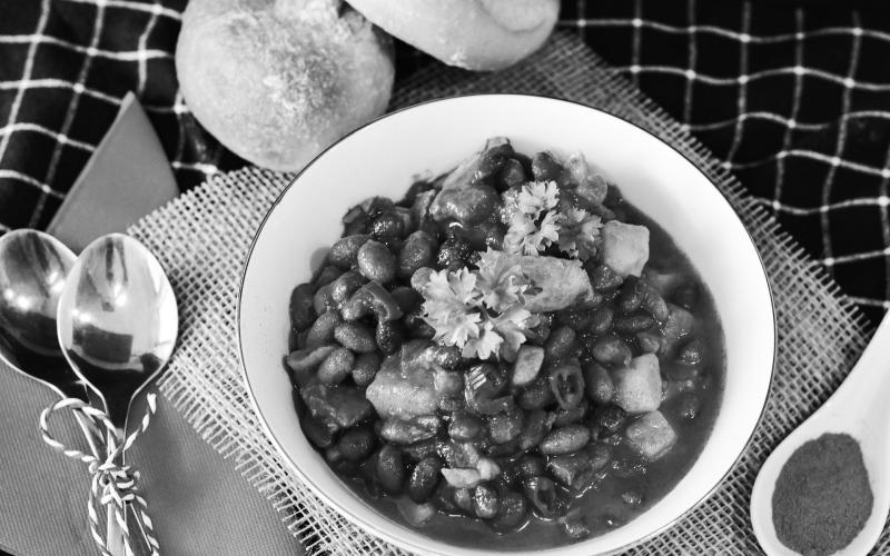 Leftover chili can become the basis for a second meal when served with baked potatoes topped with cheese. Pixabay photo.