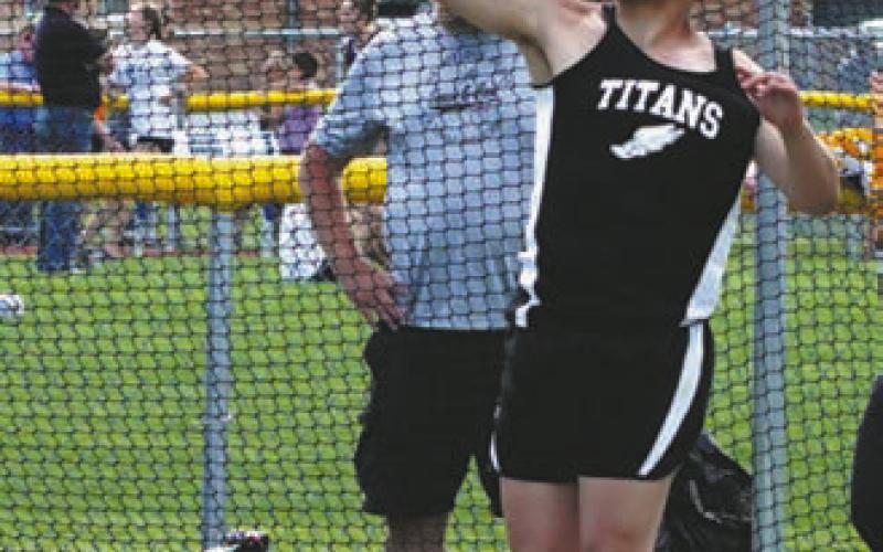 Daniel De Souza throwing the discus. Photo by Larry Stokke.
