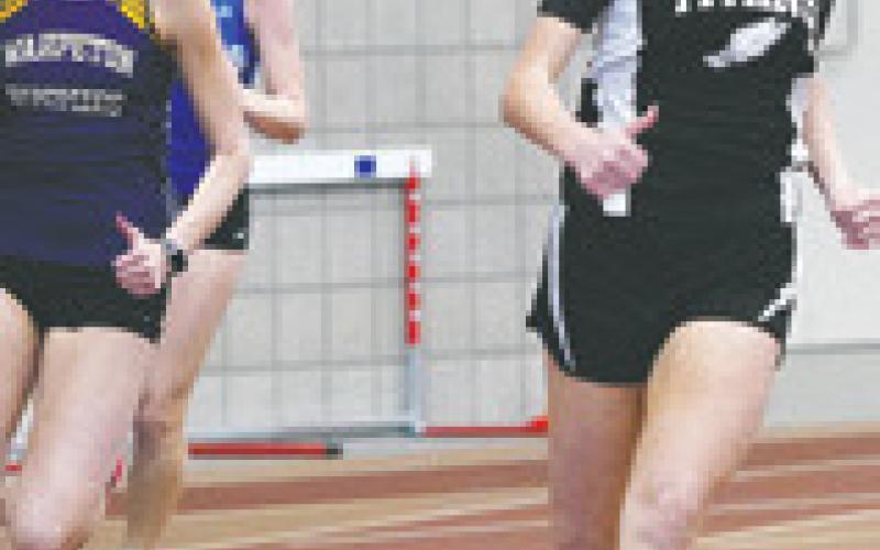 Elizabeth Fedje pulls ahead of her opponents.
