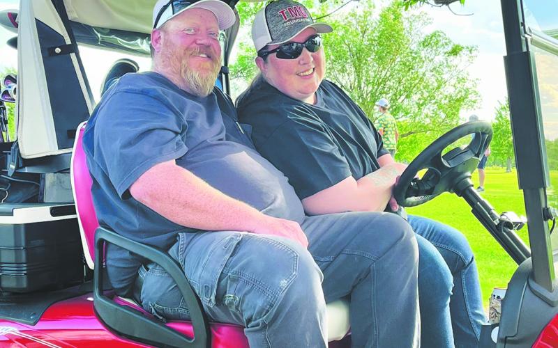 Nathaniel and Amber Brown, owners of the Zoo Bar and main sponsors of the tournament. Thank you Lauri Logsdon for provided the snapshots.