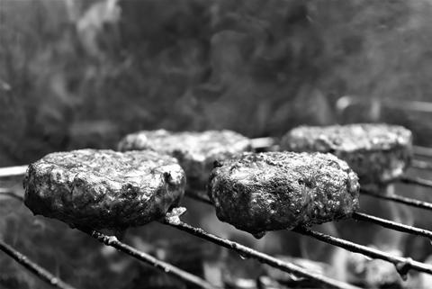 The smell of grilling burgers is in the air. Ensure that every burger is a masterpiece by utilizing some important cooking tips.