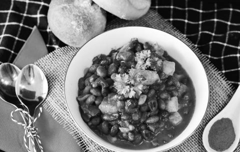 Leftover chili can become the basis for a second meal when served with baked potatoes topped with cheese. Pixabay photo.