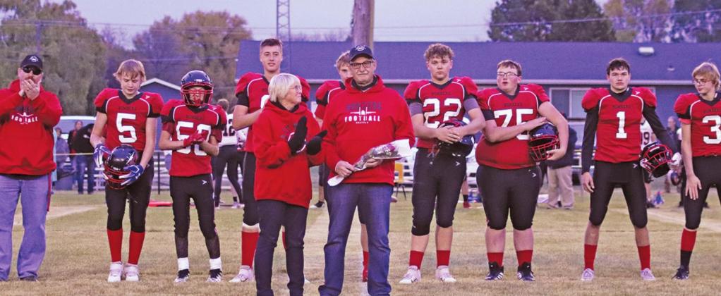 Pictured above: Coach Jeryl “Murph” Thompson stands in front of his Varsity football team with his wife Patti at his side while being honored for 40 years of coaching. VNV Photo by Lesa Van Camp