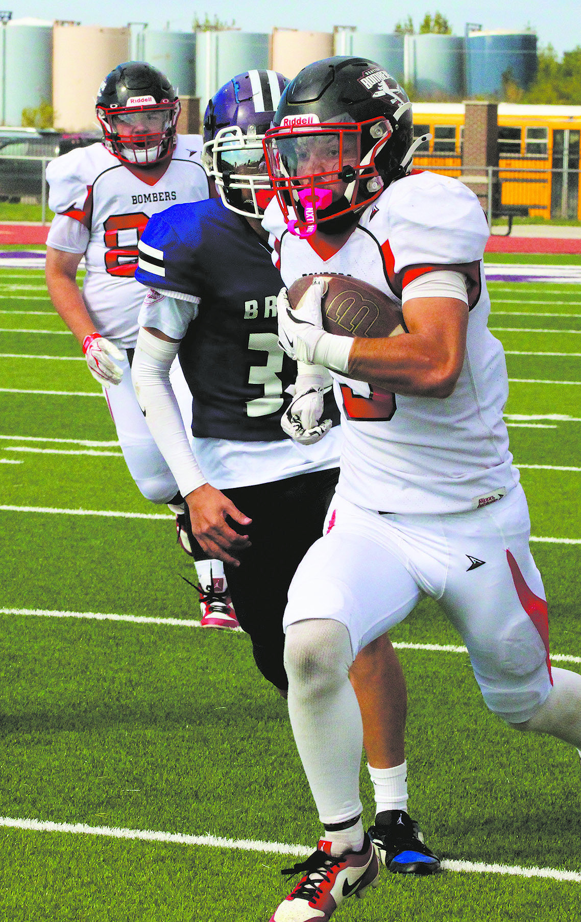 Bomber senior running back Trenten Keena outruns the Braves defense for a Bomber touchdown. Photo by Jamie Rarick