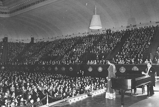 Marian Anderson performing in Constitution Hall 1943