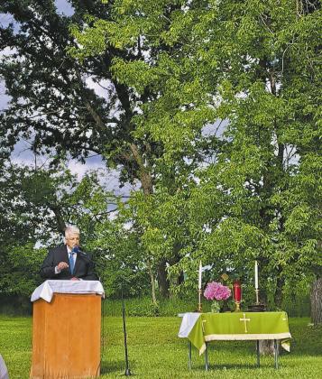 Pastor Dryburgh provided a powerful sermon at the outdoor service.