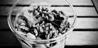 Dried fruit and nuts can be added to a personalized snack mix. (Pixabay photo)