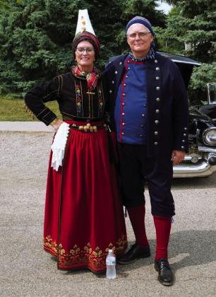 Icelanders dressed in traditional garb -handmade by the Annriki group pose for photos on Saturday. Photos by Larry Stokke.