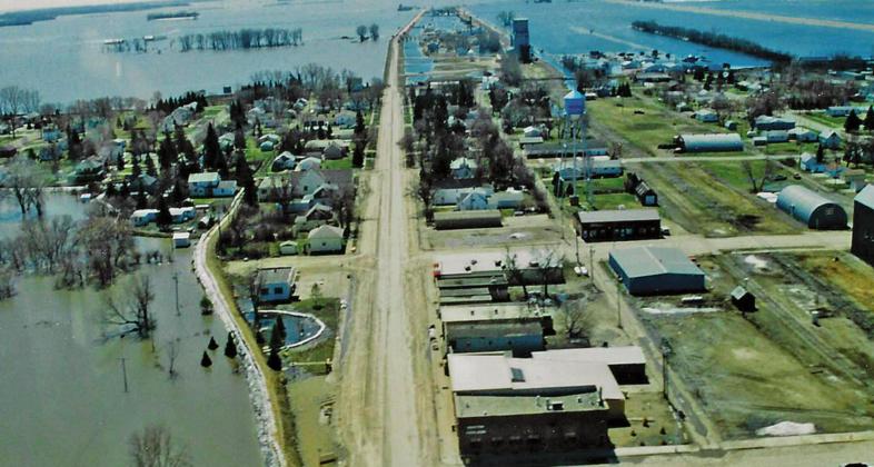 Aerial picture from the North of Drayton from 25 years ago during the 1997 flood. VNV Photo by Lyle Van Camp