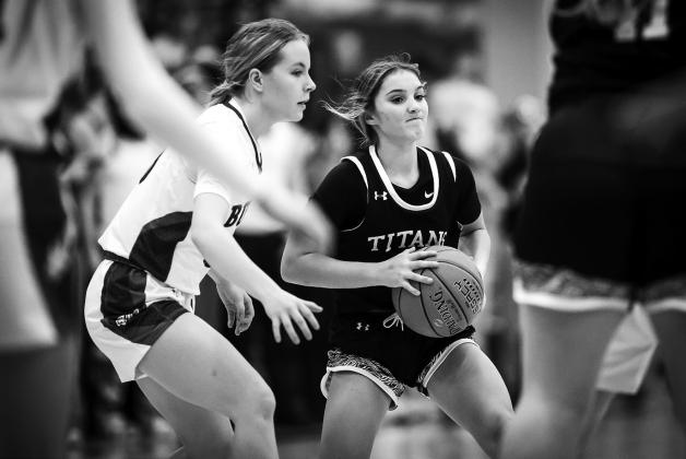 Jacey Nelson looks for an opening at Hillsboro on Dec. 6. Photo by Cole Short - Hillsboro Banner.