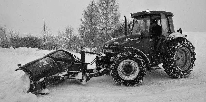 Ice, snow and cold temperatures can amplify problems and hazards for tractor operators. (Pixabay photo)
