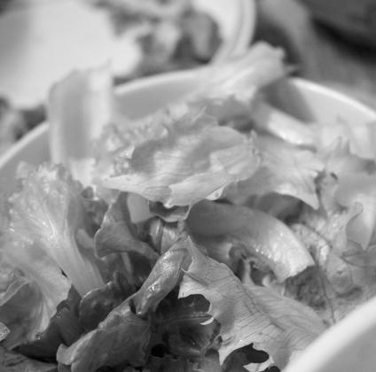 Past cyclosporiasis outbreaks have been associated with leafy greens, bagged salads, herbs and other vegetables. (Pixabay photo)