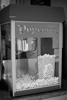 Popcorn is a whole-grain food, along with oatmeal and brown rice. (Pixabay photo)