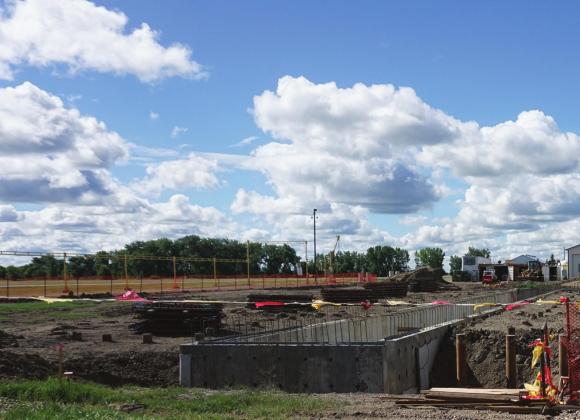 Work continues on the new elevator at the CHS site in Drayton. VNV Photos by Lyle Van Camp