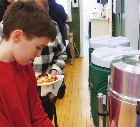 Loki Sylskar helped with the beverages Sunday evening. VNV photo by Lyle Van Camp