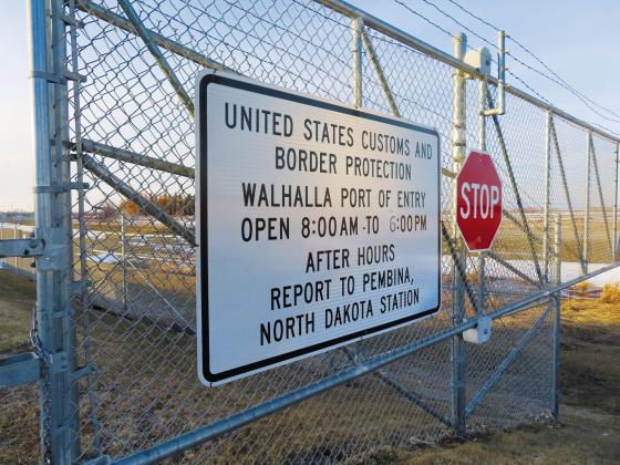 Lawmakers call for a return to pre-pandemic hours on the U.S.-Canada border