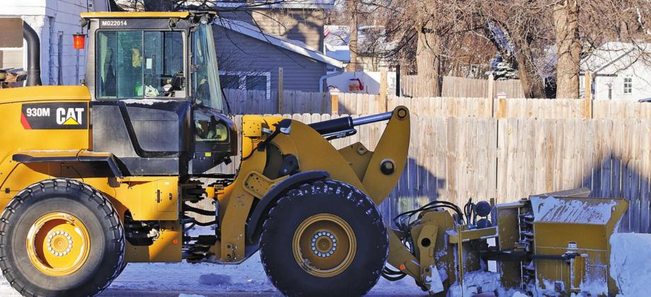 The City Snowplow was out clearing the streets of snow into the afternoon hours on Monday. VNV Photo by Lesa Van Camp