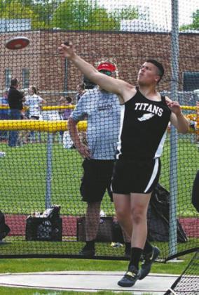 Daniel De Souza throwing the discus. Photo by Larry Stokke.