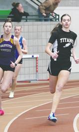 Elizabeth Fedje pulls ahead of her opponents.