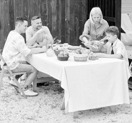 Children and teens who eat more often with their families tend to have better grades and vocabulary skills. (Pexels photo)