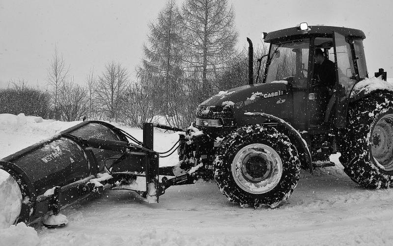 Ice, snow and cold temperatures can amplify problems and hazards for tractor operators. (Pixabay photo)