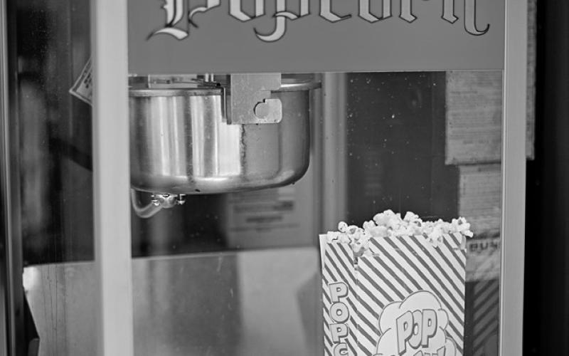 Popcorn is a whole-grain food, along with oatmeal and brown rice. (Pixabay photo)