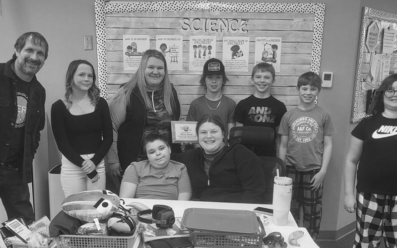 Osowski and her sixth grade class pose for a photo before their pizza party.
