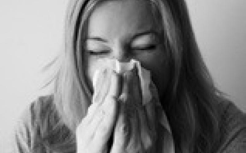 Sneezing can be a symptom of food allergies. (Pixabay photos)