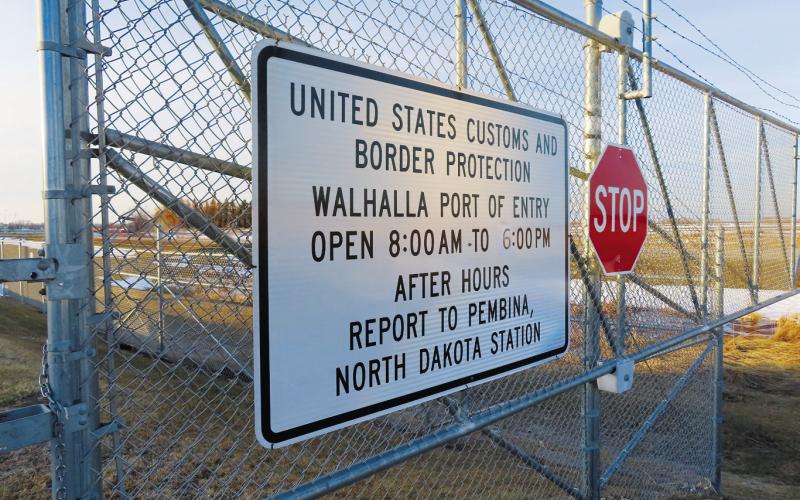 Lawmakers call for a return to pre-pandemic hours on the U.S.-Canada border
