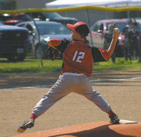 Drayton hosted the Silver Division 10U Baseball Tournament on Saturday, July 11. It was the fi rst time in more than 10 years that Drayton hosted a baseball tournament above the tee-ball level. Mother Nature threw players and fans a curveball with extreme heat, but with the help of community volunteers, the tournament was a success. KodaBank provided free bottled water in each dugout to help keep players and coaches hydrated throughout the day. The tournament featured several close games, beginning with the