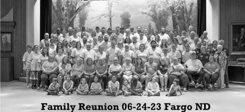 A photo of the family reunion Saralee discussed in last week’s column.