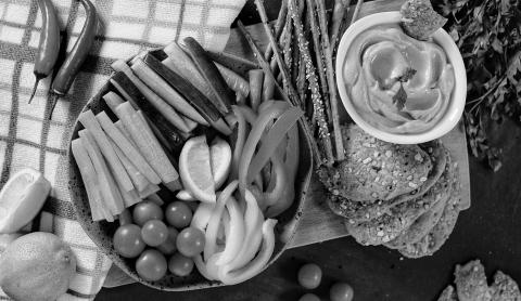 Preparing low-calorie meals at home is key to a successful New Year’s resolution to maintain a healthy weight. (Pixabay photo)