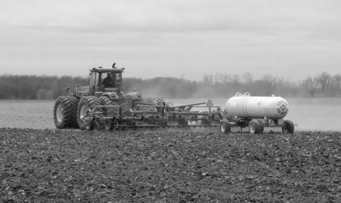 Although field conditions and weather have been conducive to harvest operations, the warm and dry conditions pose a risk for nitrogen (N) losses if applied in the fall. Photo courtesy of Michigan State University Extension