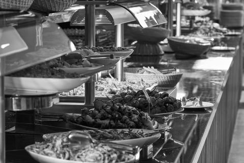 Buffets are popular because you see all the possibilities on the line, so take a trip around the buffet to check out all options before selecting your food. Pixabay photo