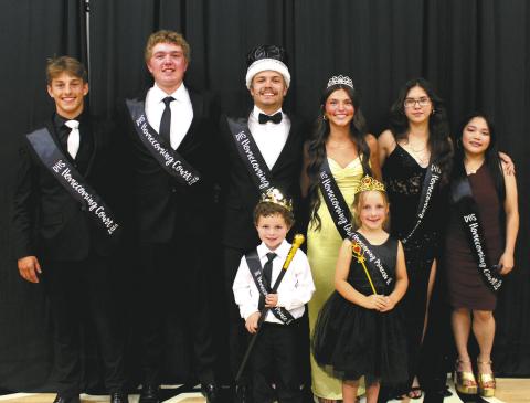 Royal Court: Carter Johnson, Lincoln Aasand, King Trenten Keena, Queen Mikala McCoy, Allisson Chavez, Christel Aninon, Prince Calvin Helm, Princess Blake Anderson. Photo by Jamie Rarick