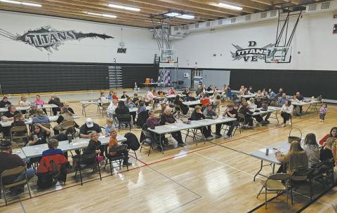 Drayton Prom Committee hosted a turkey bingo fundraiser on Sunday evening. Photo by Jamie Rarick.