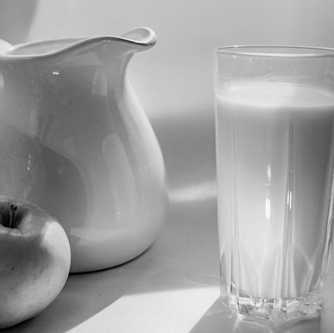 Milk supplies high-quality protein, calcium, vitamin B12, riboflavin, phosphorus and several other nutrients for children and adults. (Pixabay photo)