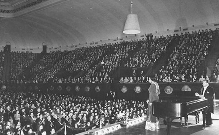 Marian Anderson performing in Constitution Hall 1943