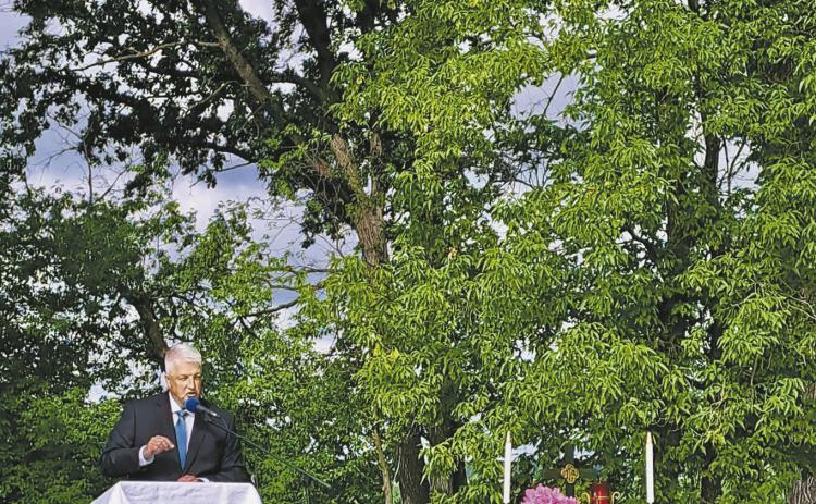 Pastor Dryburgh provided a powerful sermon at the outdoor service.