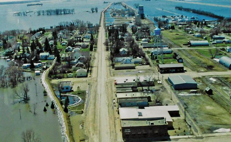Aerial picture from the North of Drayton from 25 years ago during the 1997 flood. VNV Photo by Lyle Van Camp