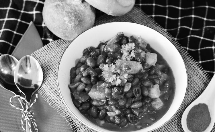 Leftover chili can become the basis for a second meal when served with baked potatoes topped with cheese. Pixabay photo.
