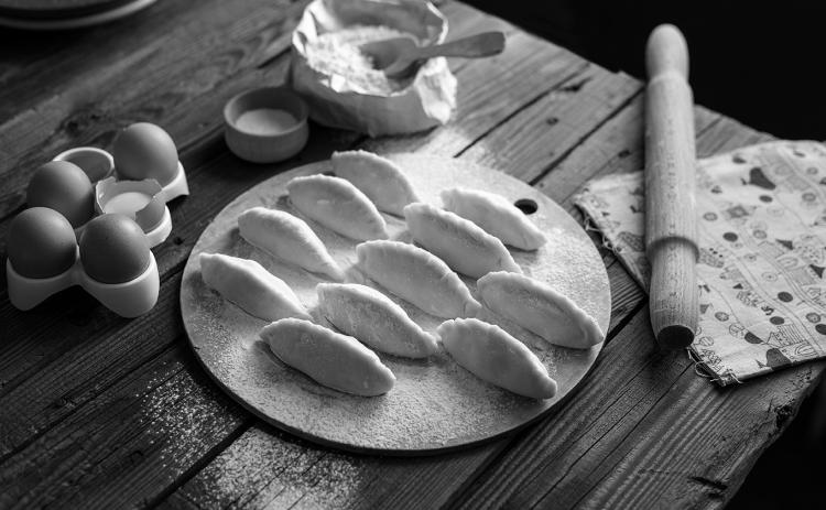 Food can bind families together and keep communities connected. Pixabay photo