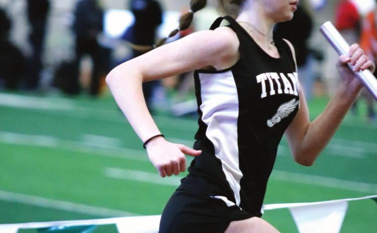 Elizabeth Fedje running in the Girls 1200 Meter Relay. VNV photo by Lyle Van Camp