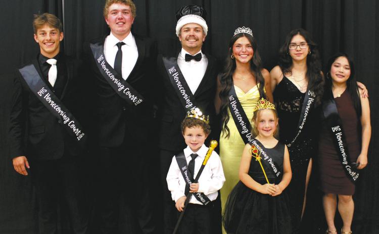 Royal Court: Carter Johnson, Lincoln Aasand, King Trenten Keena, Queen Mikala McCoy, Allisson Chavez, Christel Aninon, Prince Calvin Helm, Princess Blake Anderson. Photo by Jamie Rarick