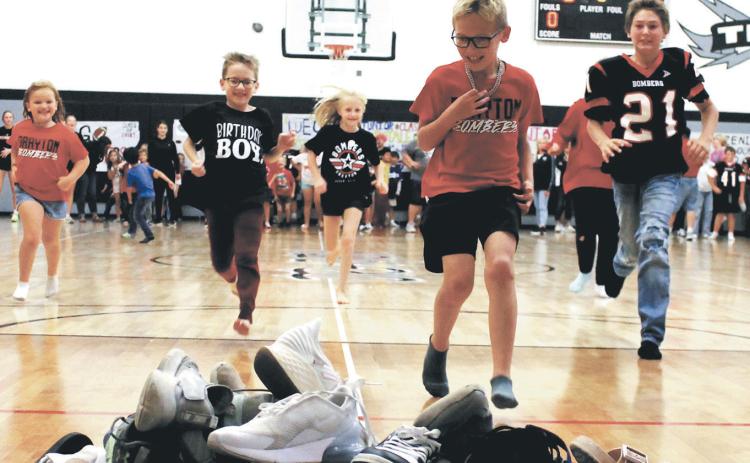 Elementary students got in on the homecoming fun with a shoe relay as part of Friday’s homecoming games. Photo by Jamie Rarick.